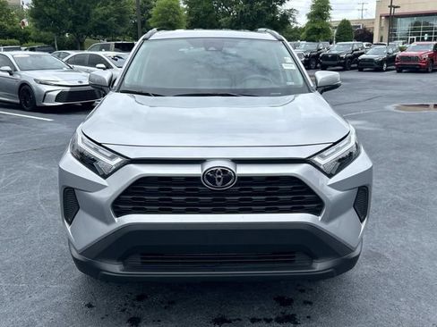Used 2025 Toyota RAV4 XLE AWD/4WD image 9