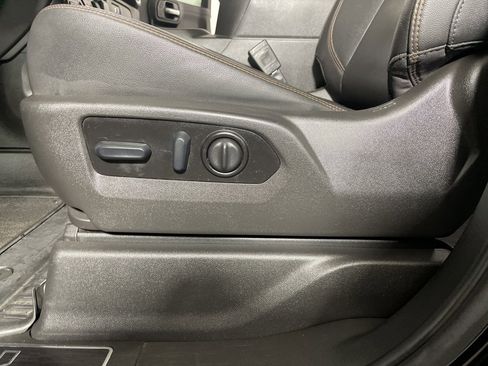 Used 2022 GMC Sierra 2500 AT4 w/ AT4 Preferred Package image 11