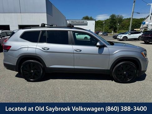 Used 2024 Volkswagen Atlas SE AWD/4WD image 4