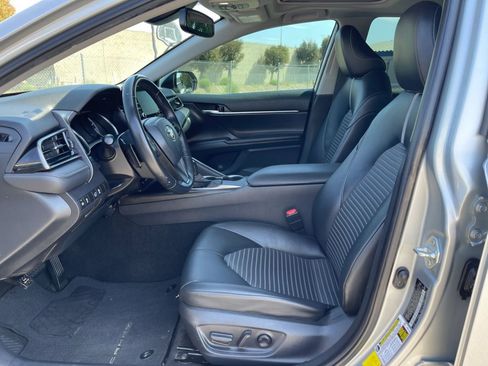Used 2021 Toyota Camry SE w/ Convenience Package FWD image 16