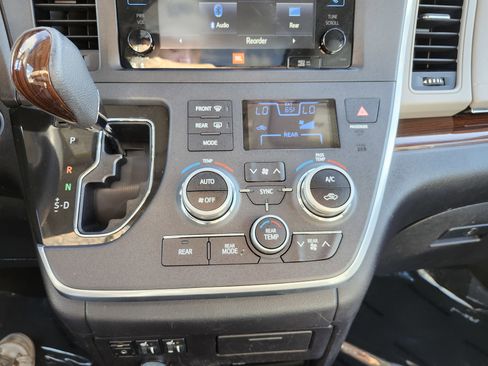Used 2017 Toyota Sienna Limited Premium AWD/4WD image 35