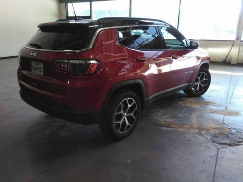 Used 2024 Jeep Compass Limited AWD/4WD image 3