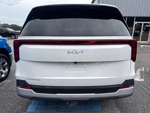 Used 2025 Kia Carnival FWD image 9