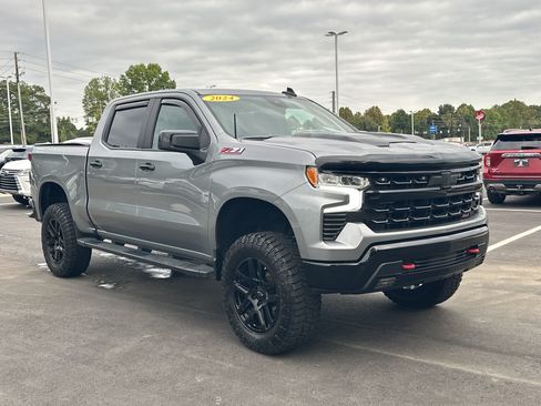 Used 2024 Chevrolet Silverado 1500 LT Trail Boss w/ Convenience Package II AWD/4WD image 2