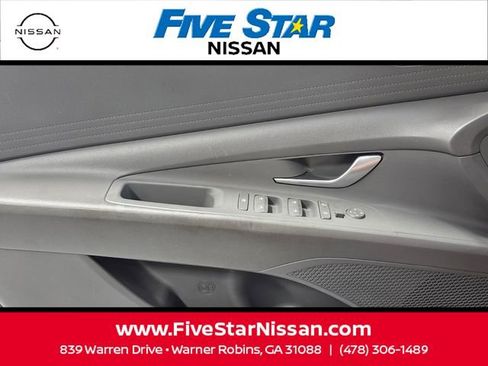 Used 2024 Hyundai Elantra SEL FWD image 26