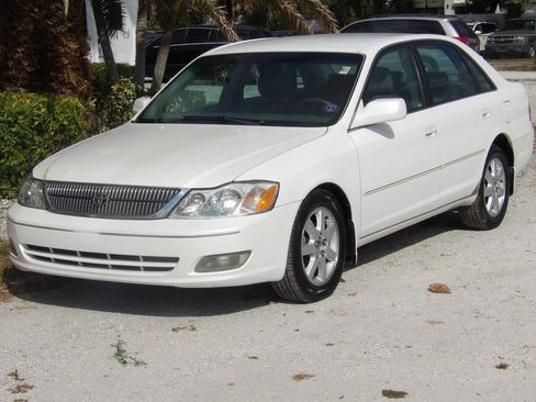 Used 2002 Toyota Avalon XLS image 2
