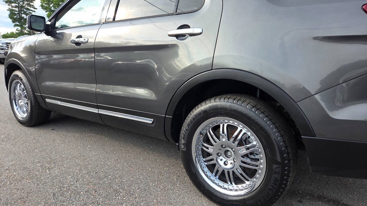 Used 2017 Ford Explorer Limited AWD/4WD image 9