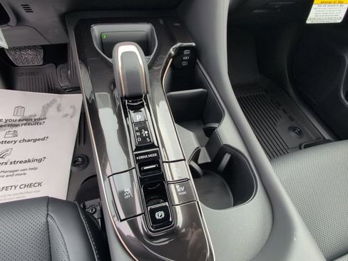 Certified 2025 Toyota Crown Signia w/ Advanced Technology Package image 20