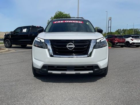Used 2025 Nissan Pathfinder Platinum AWD/4WD image 2