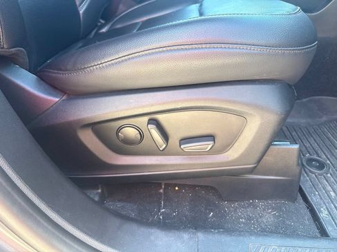 Used 2021 Ford Explorer XLT w/ Equipment Group 202A AWD/4WD image 26