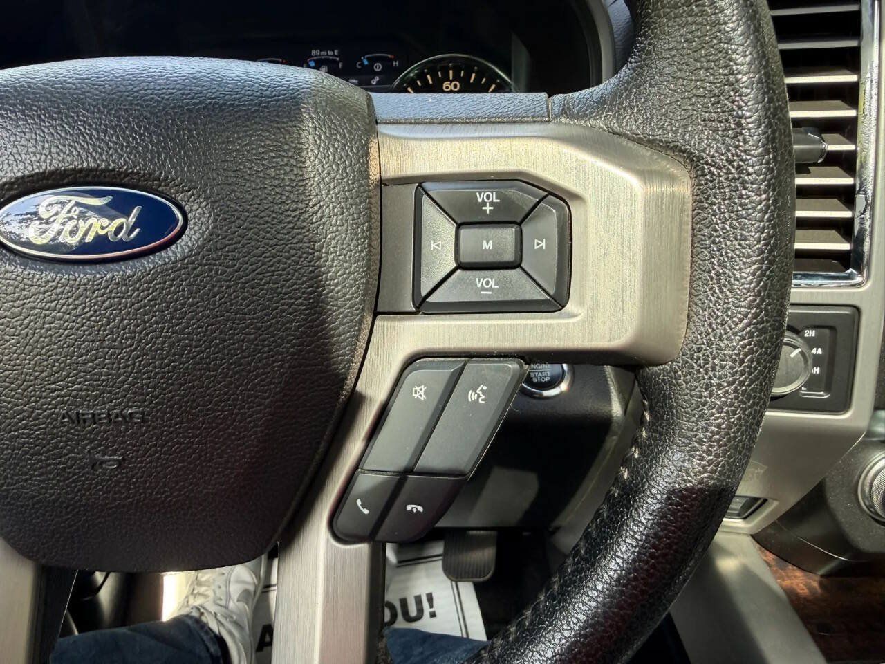 Used 2015 Ford F150 Platinum w/ Equipment Group 701A Luxury AWD/4WD image 30