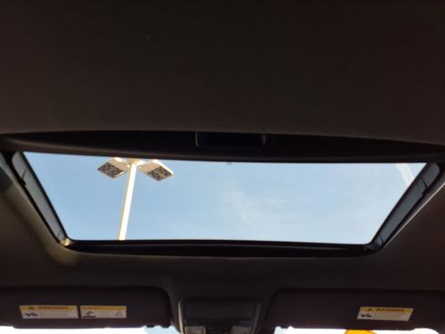 Used 2023 Honda Passport EX-L image 5