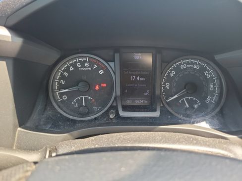 Used 2020 Toyota Tacoma TRD Off-Road w/ Technology Package AWD/4WD image 11