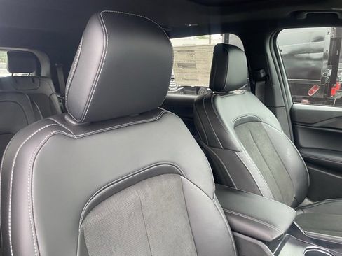 New 2025 Jeep Grand Cherokee L Altitude image 28