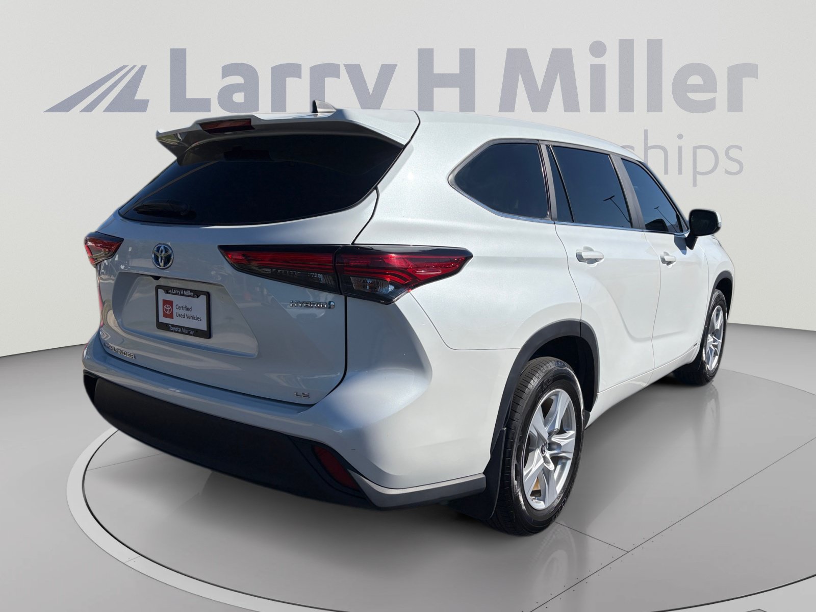 Used 2023 Toyota Highlander LE AWD/4WD image 5