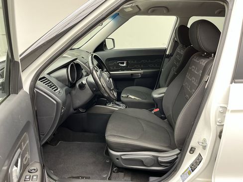 Used 2013 Kia Soul + image 3