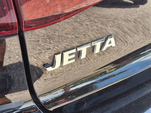 Used 2017 Volkswagen Jetta S image 9