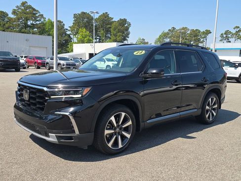 Used 2023 Honda Pilot Touring image 1