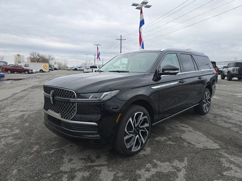 New 2026 Lincoln Navigator L Reserve AWD/4WD image 9