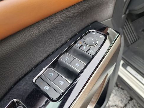 Used 2024 Nissan Pathfinder Platinum w/ Cargo Package image 10