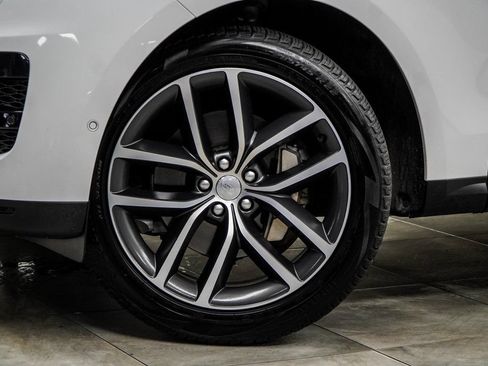 Used 2023 Land Rover Range Rover Sport SE AWD/4WD image 4