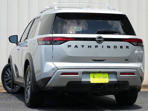 Used 2022 Nissan Pathfinder SL w/ SL Premium Package FWD image 5