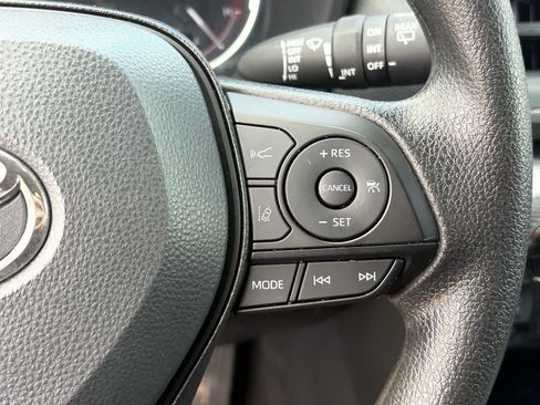 Used 2025 Toyota RAV4 XLE AWD/4WD image 16
