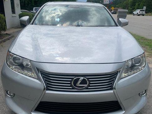 Used 2014 Lexus ES 350 w/ Luxury Package FWD image 2