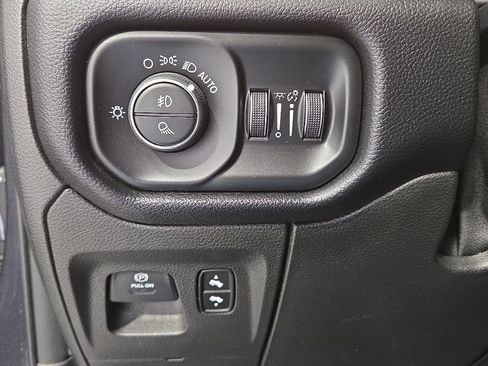 Used 2019 RAM 1500 Big Horn AWD/4WD image 30