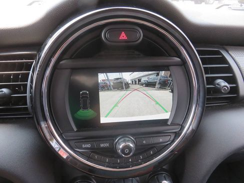 Used 2019 MINI Cooper 4-Door Hardtop w/ Signature Upholstery Package FWD image 18