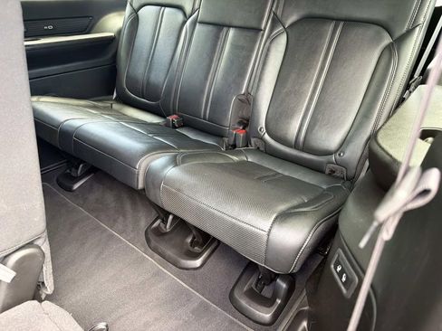 Used 2024 Jeep Wagoneer L Series II RWD image 11