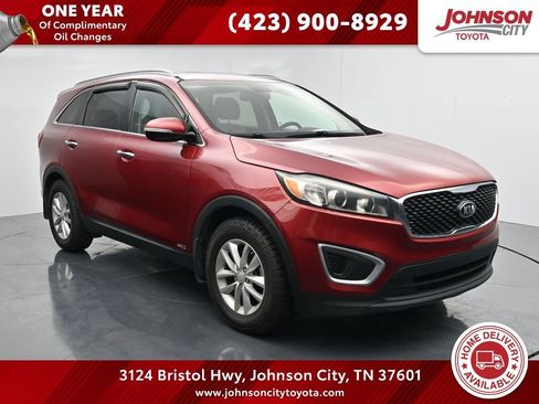Used 2017 Kia Sorento AWD w/ LX Convenience Package image 1