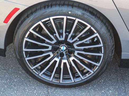 New 2026 BMW 740i w/ Premium Package RWD image 8