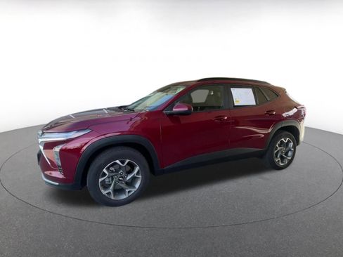 Used 2025 Chevrolet Trax LT image 7