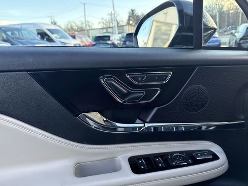 Used 2025 Lincoln Corsair Reserve image 14