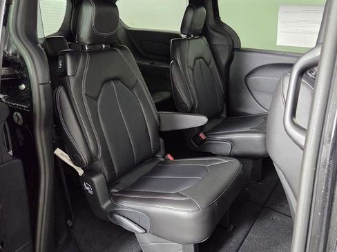 New 2026 Chrysler Pacifica Select image 30