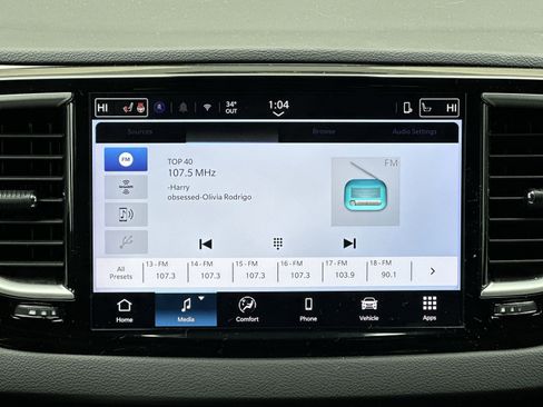 Used 2025 Chrysler Pacifica Select FWD image 26