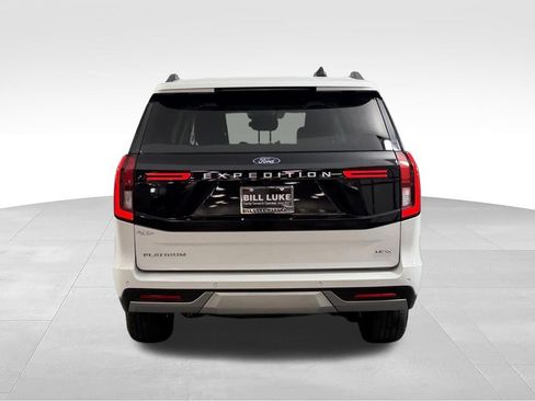 Used 2025 Ford Expedition Platinum w/ Driver's Package AWD/4WD image 6