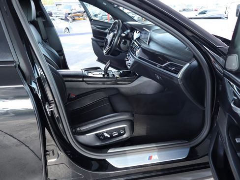 Used 2017 BMW 740i image 36