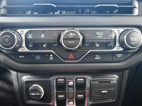 Used 2024 Jeep Wrangler Unlimited Rubicon 4xe w/ Technology Group image 30