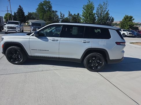 Used 2024 Jeep Grand Cherokee L Altitude AWD/4WD image 8