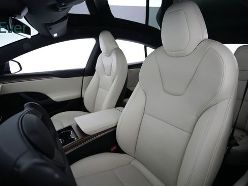 Used 2023 Tesla Model S image 4