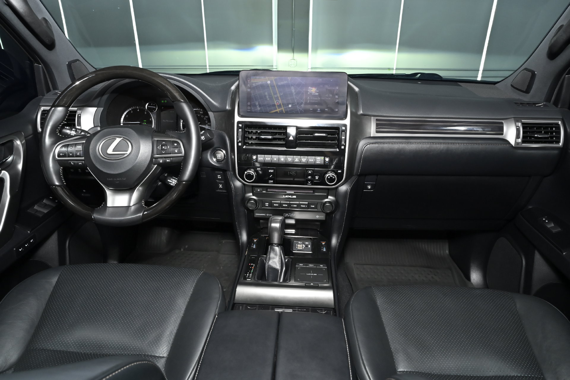 Used 2023 Lexus GX 460 Luxury w/ Sport Design Package AWD/4WD image 16