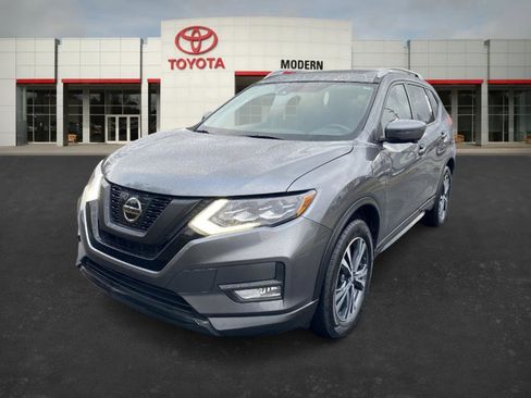 Used 2017 Nissan Rogue SL w/ SL Premium Package image 1