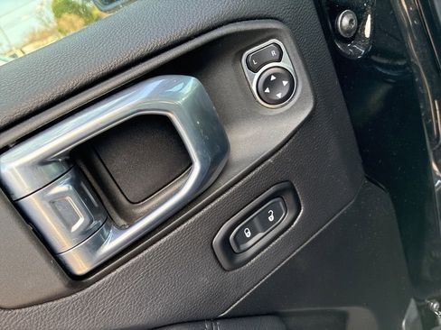 Used 2022 Jeep Wrangler Unlimited Sahara image 13