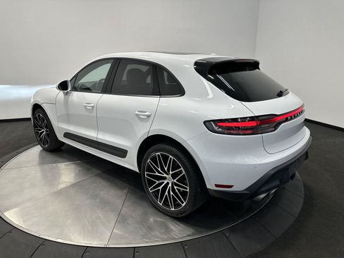 Certified 2023 Porsche Macan AWD/4WD image 3