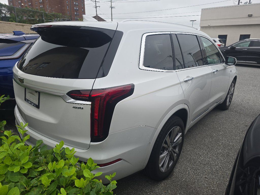 Certified 2023 Cadillac XT6 Premium Luxury w/ Technology Package AWD/4WD image 4
