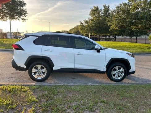 Used 2021 Toyota RAV4 XLE FWD image 7