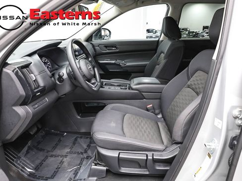 Used 2024 Nissan Pathfinder S AWD/4WD image 14