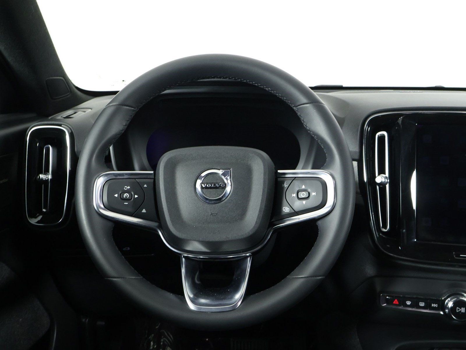 Used 2023 Volvo C40 P8 Recharge Ultimate AWD/4WD image 8